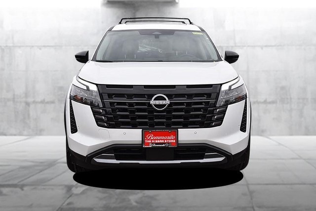 Nissan Pathfinder Vehicle Image 04