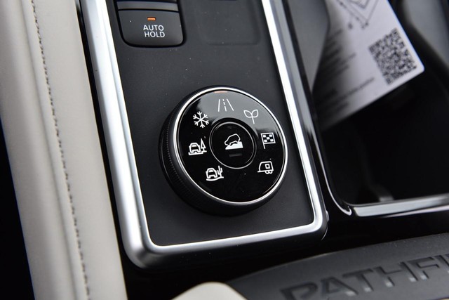 Nissan Pathfinder Vehicle Image 22