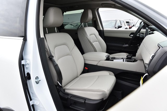 Nissan Pathfinder Vehicle Image 25