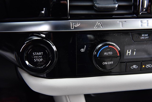 Nissan Pathfinder Vehicle Image 19