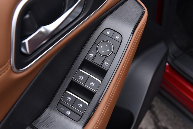 Nissan Rogue Vehicle Image 09