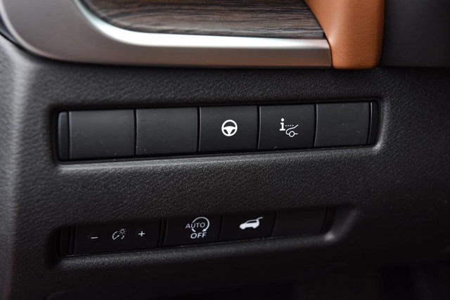 Nissan Rogue Vehicle Image 12