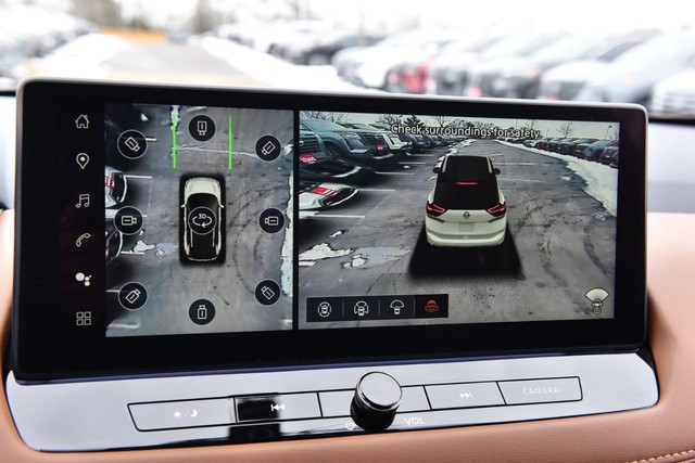 Nissan Rogue Vehicle Image 18