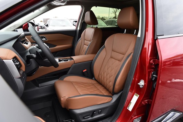 Nissan Rogue Vehicle Image 24