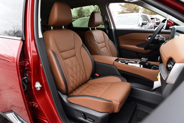 Nissan Rogue Vehicle Image 25