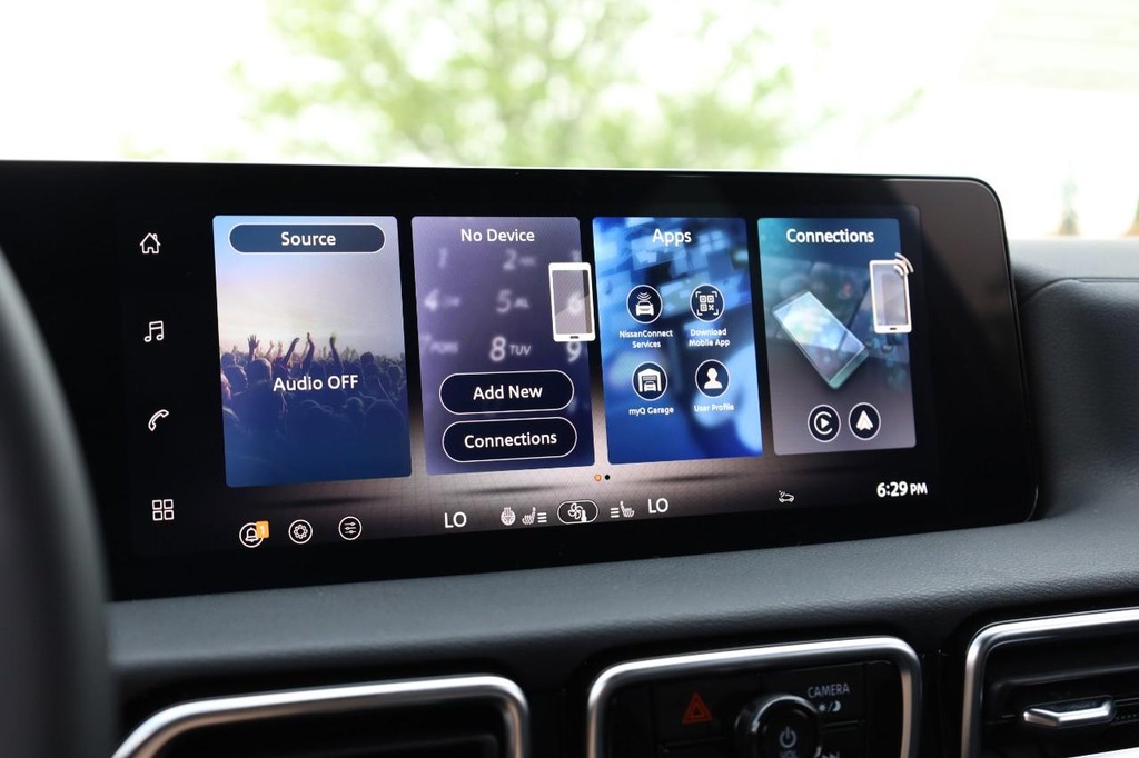 Nissan Sentra Vehicle Full-screen Gallery Image 11