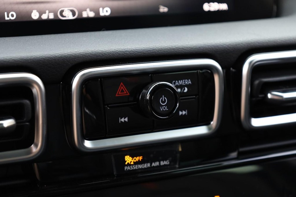 Nissan Sentra Vehicle Full-screen Gallery Image 13