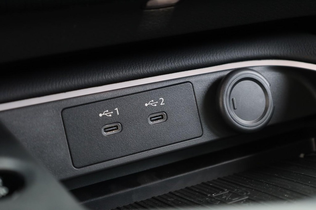 Nissan Sentra Vehicle Full-screen Gallery Image 15