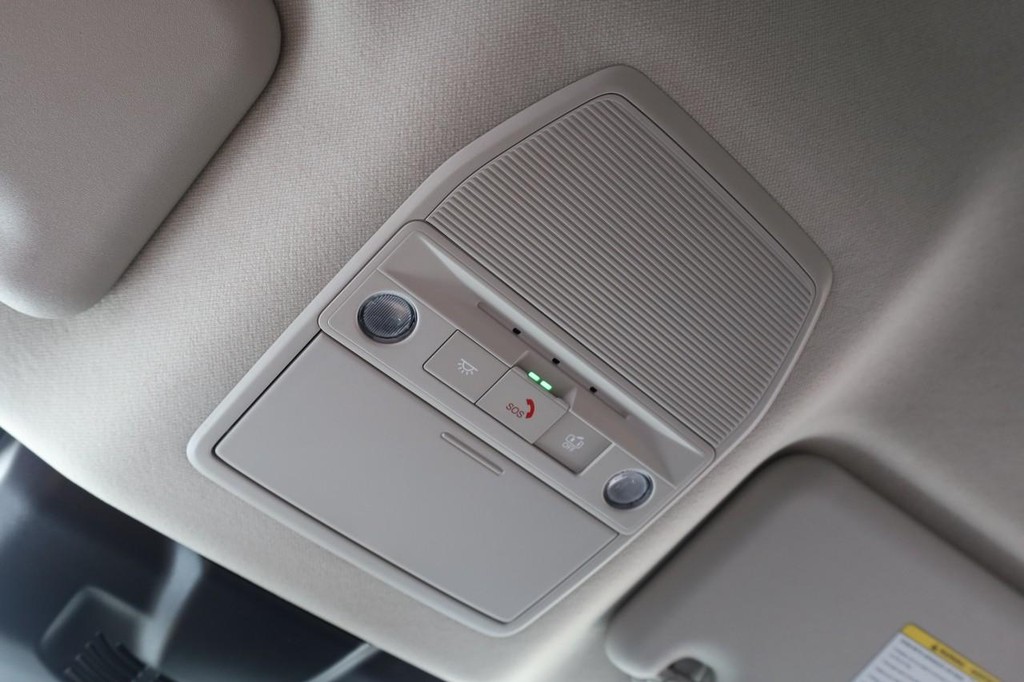 Nissan Sentra Vehicle Full-screen Gallery Image 17