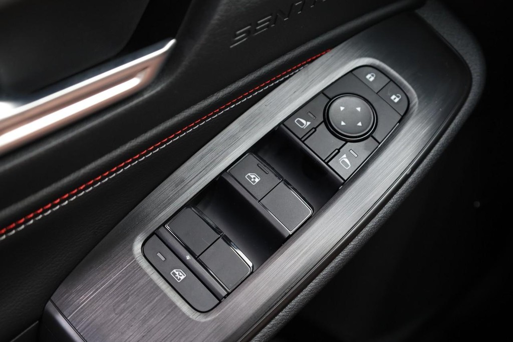 Nissan Sentra Vehicle Full-screen Gallery Image 18