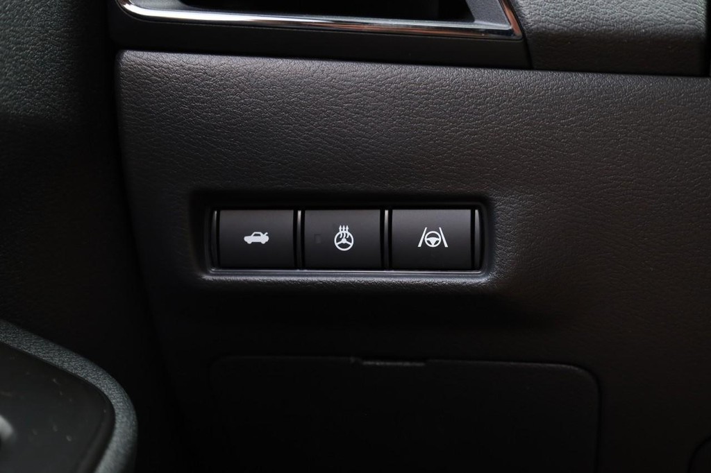 Nissan Sentra Vehicle Full-screen Gallery Image 19