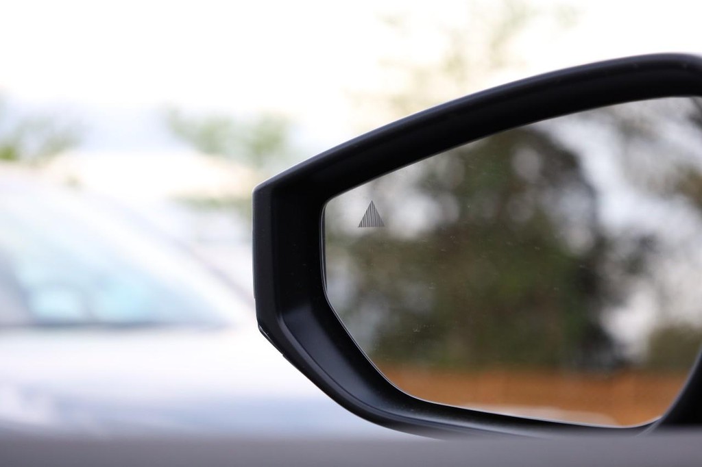 Nissan Sentra Vehicle Full-screen Gallery Image 20