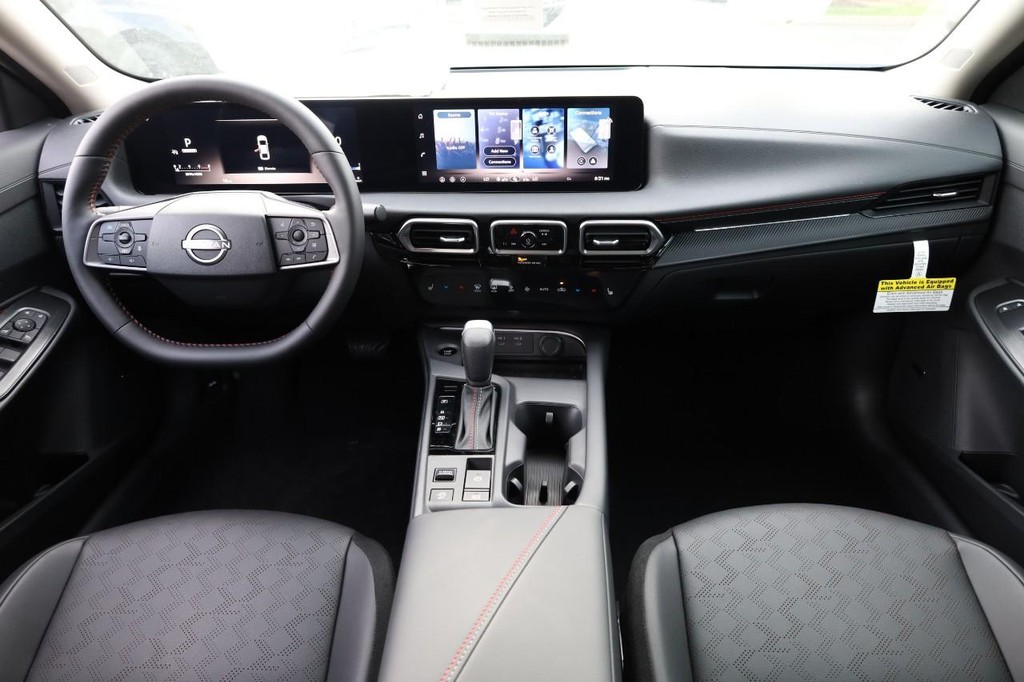 Nissan Sentra Vehicle Full-screen Gallery Image 23