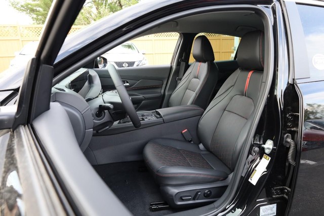 Nissan Sentra Vehicle Image 08