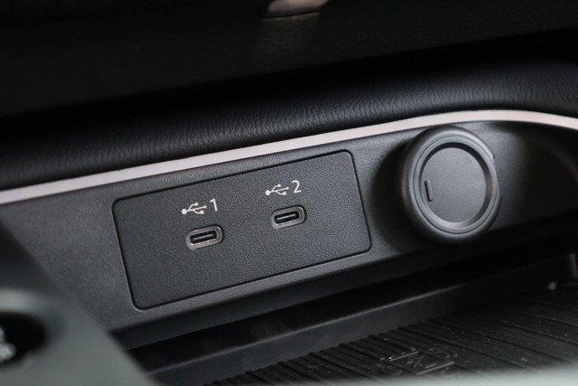 Nissan Sentra Vehicle Image 15