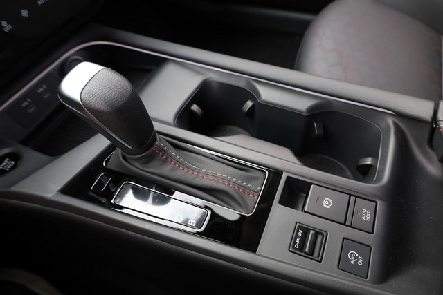 Nissan Sentra Vehicle Image 16