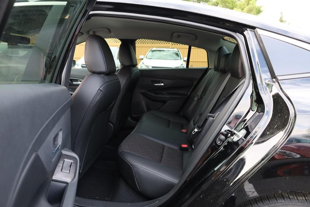 Nissan Sentra Vehicle Image 21