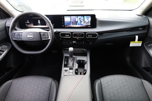 Nissan Sentra Vehicle Image 23