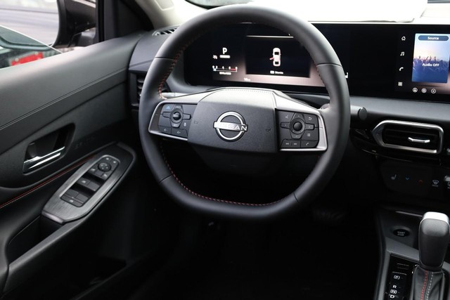 Nissan Sentra Vehicle Image 24
