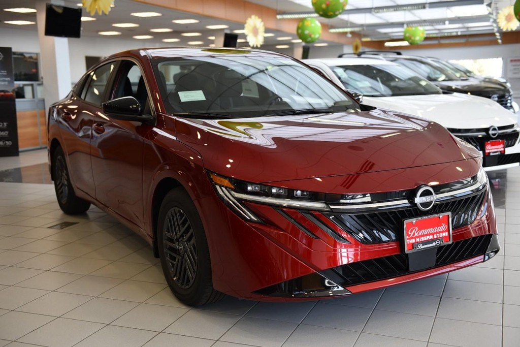 Nissan Sentra Vehicle Image 02