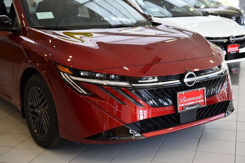 Nissan Sentra Vehicle Image 03