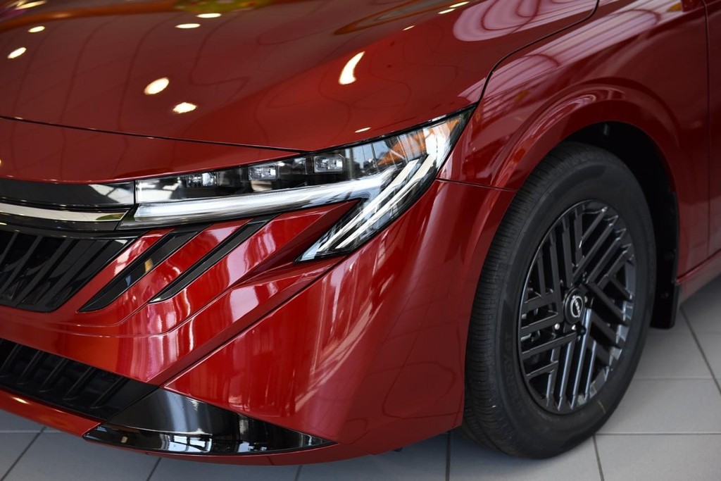 Nissan Sentra Vehicle Image 05