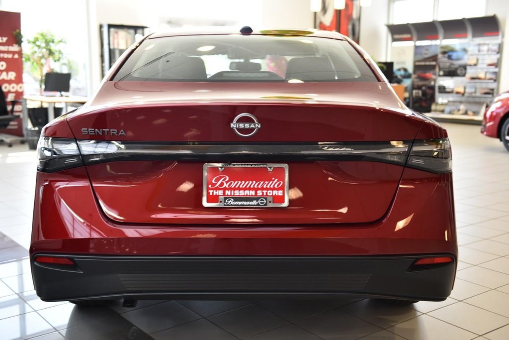 Nissan Sentra Vehicle Image 06