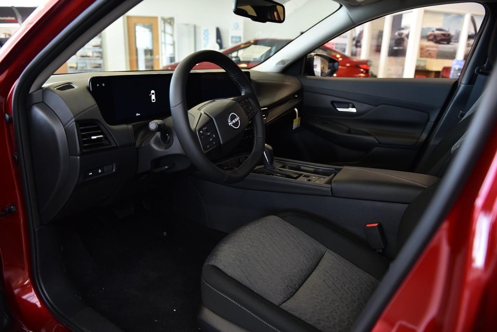 Nissan Sentra Vehicle Image 07