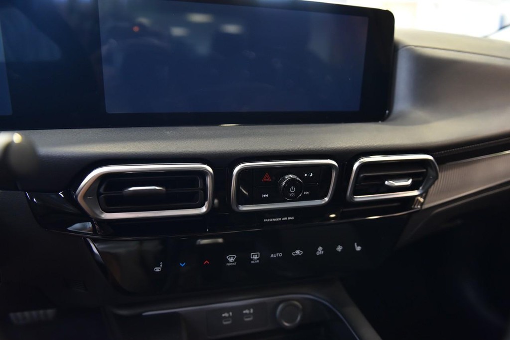 Nissan Sentra Vehicle Image 12