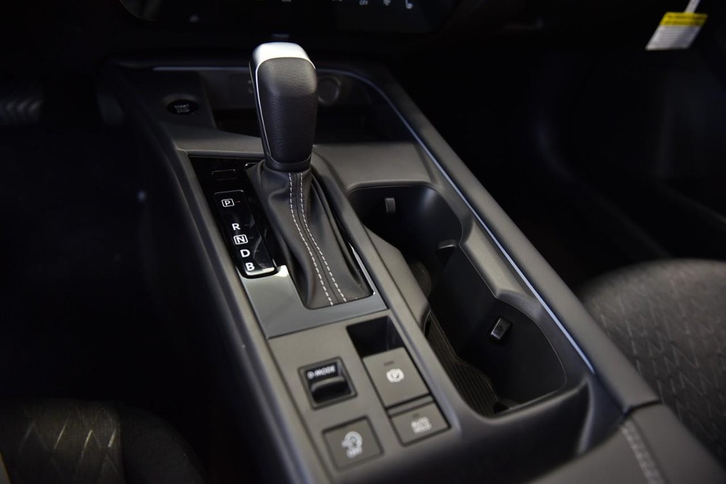 Nissan Sentra Vehicle Image 13