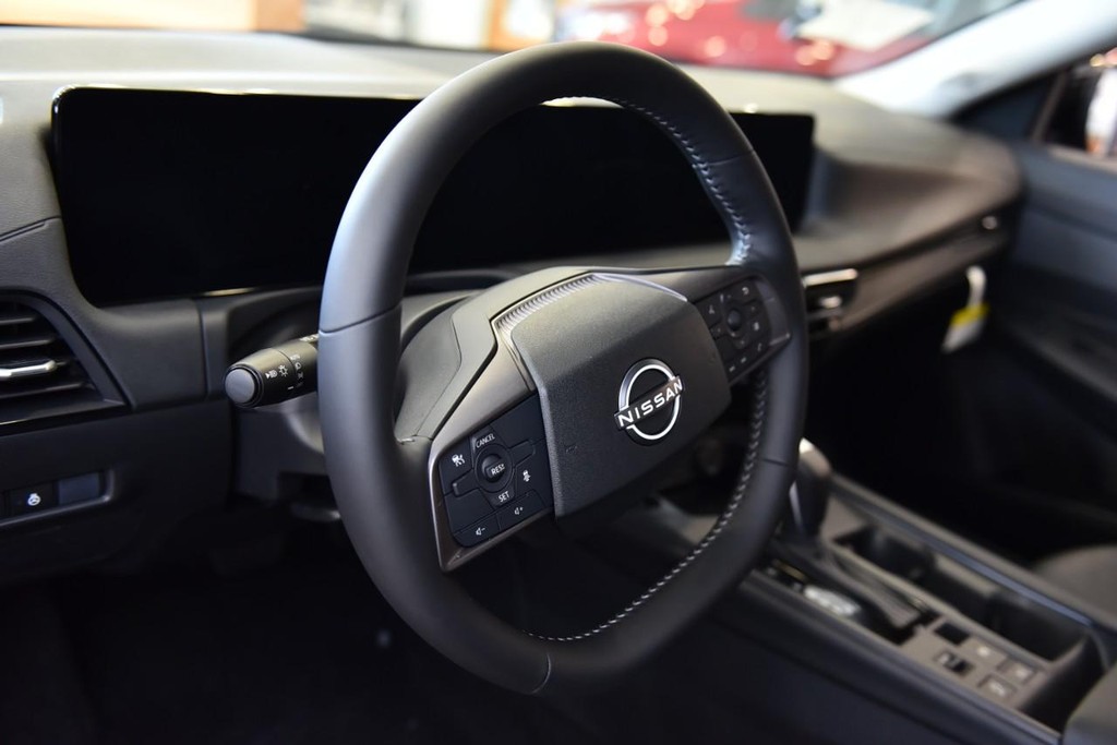 Nissan Sentra Vehicle Image 14