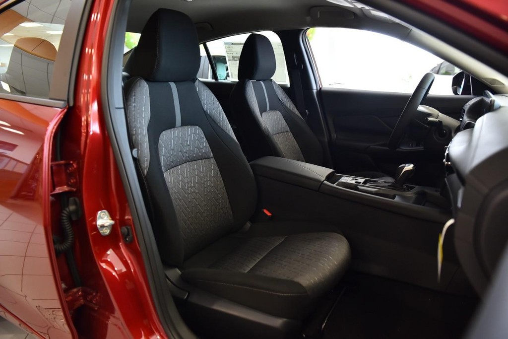 Nissan Sentra Vehicle Image 16