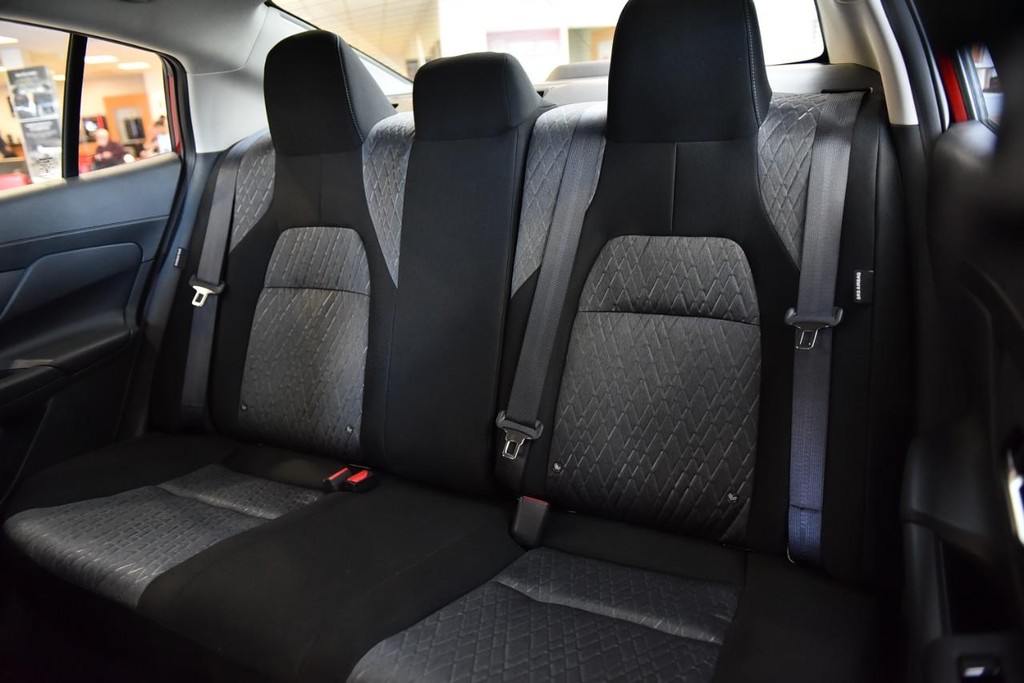 Nissan Sentra Vehicle Image 18