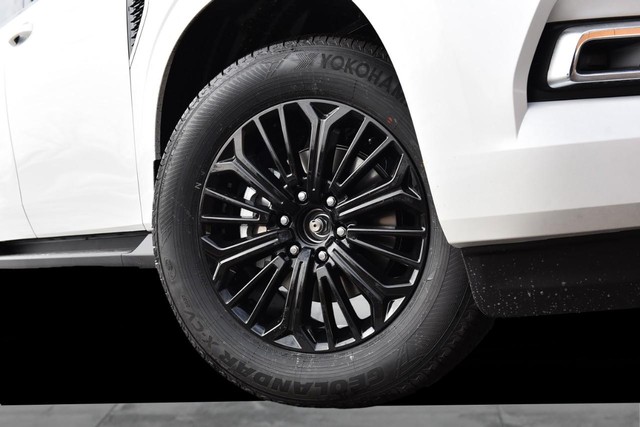 Nissan Armada Vehicle Image 03