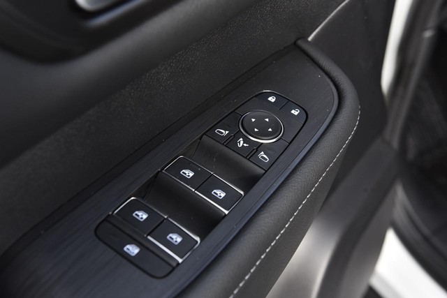 Nissan Armada Vehicle Image 09