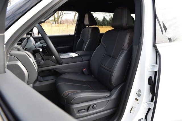 Nissan Armada Vehicle Image 25