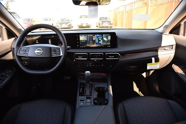 Nissan Sentra Vehicle Image 08