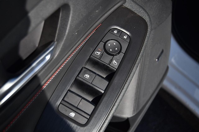 Nissan Sentra Vehicle Image 09