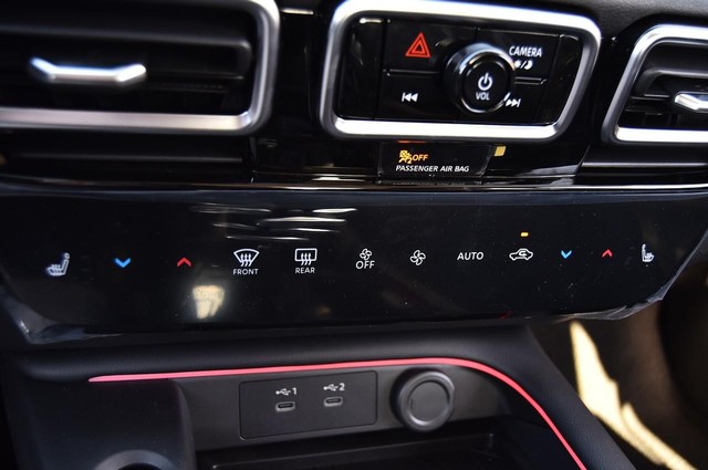 Nissan Sentra Vehicle Image 19