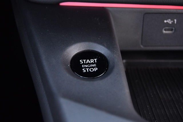 Nissan Sentra Vehicle Image 21