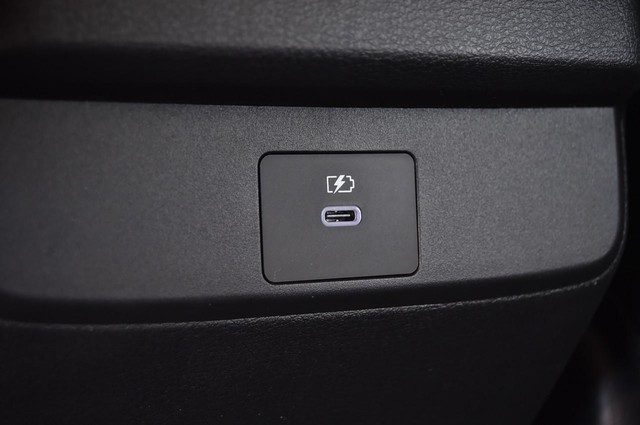 Nissan Sentra Vehicle Image 27