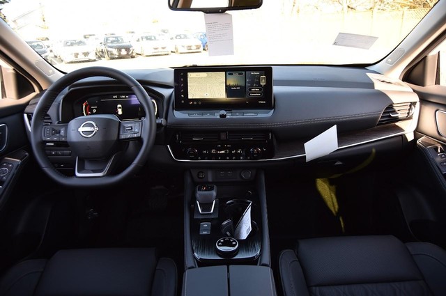 Nissan Rogue Vehicle Image 08