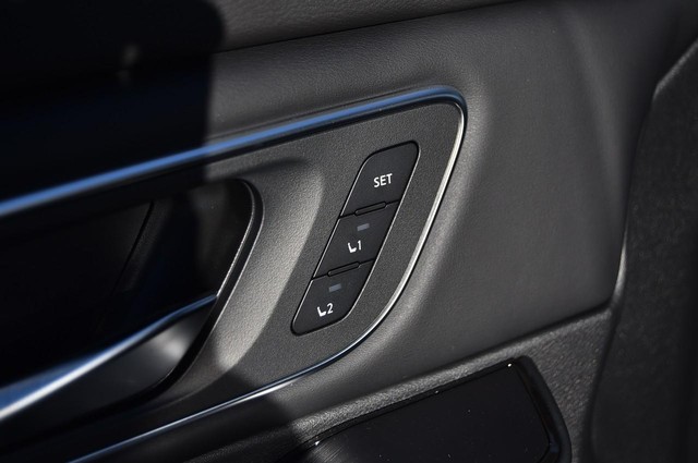 Nissan Rogue Vehicle Image 10