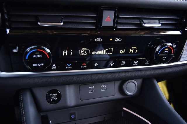 Nissan Rogue Vehicle Image 19