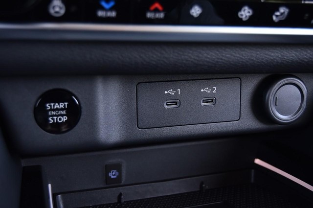 Nissan Rogue Vehicle Image 20