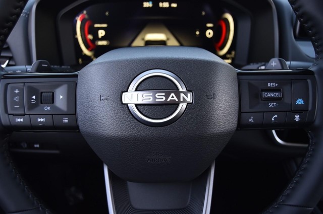 Nissan Rogue Vehicle Image 22