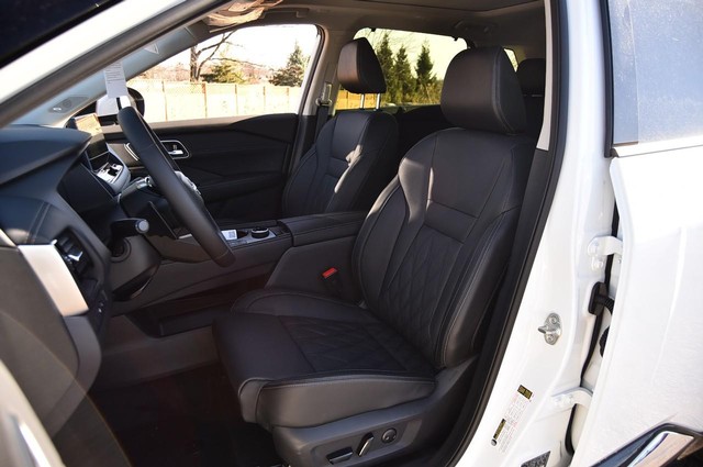 Nissan Rogue Vehicle Image 23