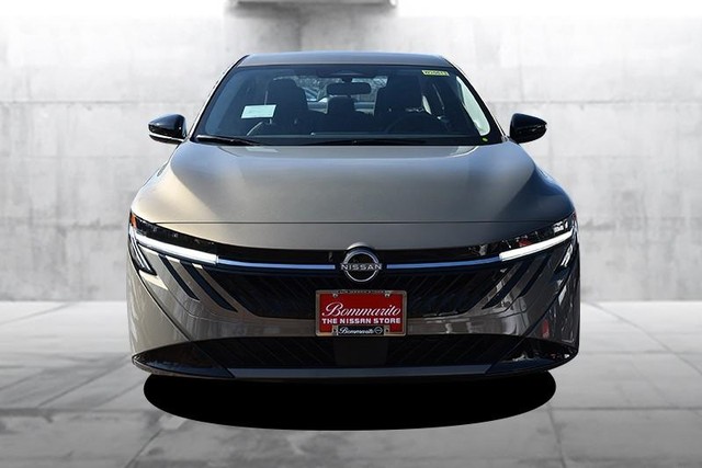 Nissan Sentra Vehicle Image 04