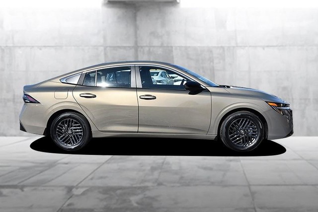 Nissan Sentra Vehicle Image 05