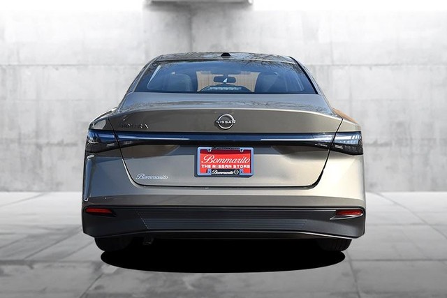 Nissan Sentra Vehicle Image 06